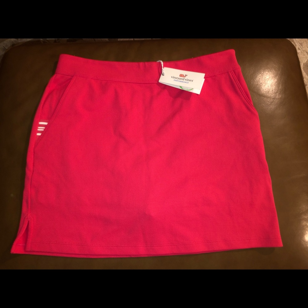 Vineyard Vines 17” pull on skort